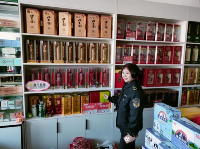 懷遠(yuǎn)縣市場監(jiān)督管理局開展酒類經(jīng)營戶專項(xiàng)檢查