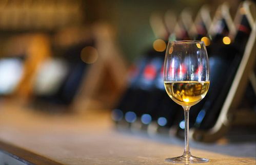 抗壓前行 尋求變革 搶抓新機(jī)——二〇二〇年中國(guó)酒業(yè)回顧與產(chǎn)業(yè)內(nèi)外環(huán)境及食品銷售觀察